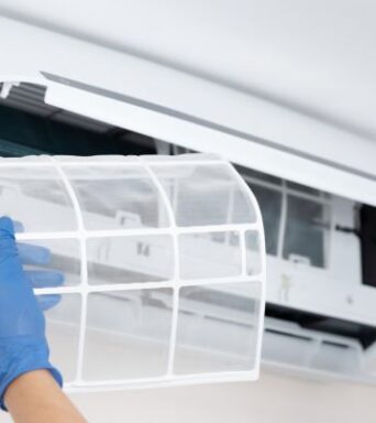 Cómo ahorrar con el aire acondicionado: 10 consejos para reducir el consumo y pagar menos luz